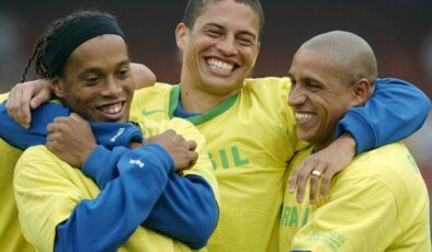 Ronaldinho, 46 yaşında futbola geri döndü