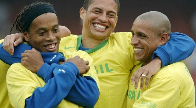 Ronaldinho, 46 yaşında futbola geri döndü