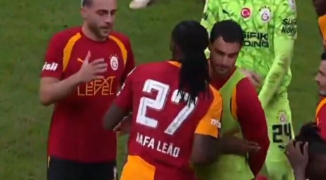 Galatasaray taraftarından Leao’ya surat asan Kaan Ayhan’a tepki çığ gibi