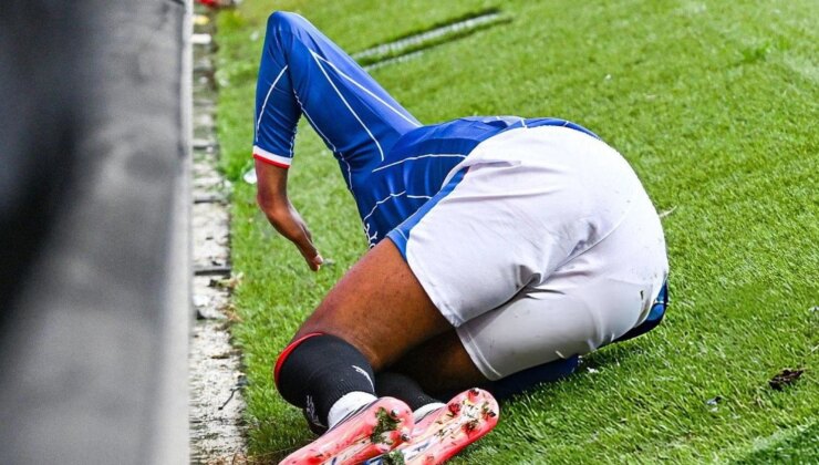 Galatasaray’a çifte kötü haber! Teklif reddedildi, sahayı sedyeyle terk etti
