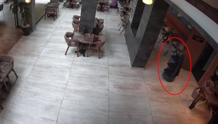 Garsonluk yapan robot merdivenlerden düştü, restoran 3 gün izne yolladı