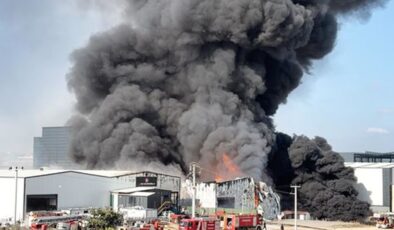 Gebze’de depoda yangın: Alevler bitişik depoya sıçradı