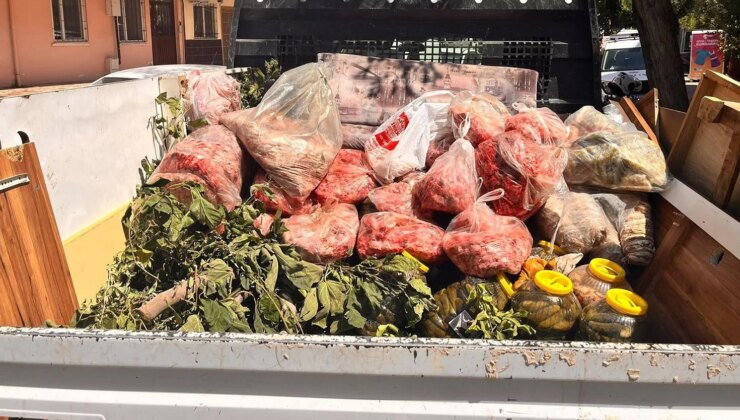 Antalya’da son kullanma tarihi bulunmayan ve süresi geçmiş 152 kilo et ile 20 bidon turşuya el konuldu