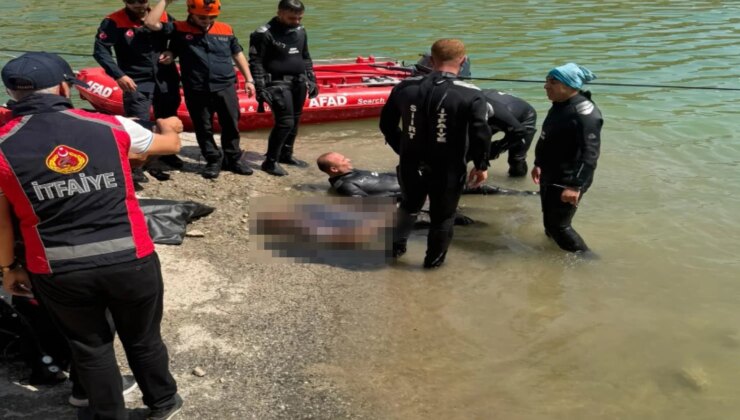 Evladını kurtarmak için gözünü kırpmadan çaya atlayan babadan acı haber