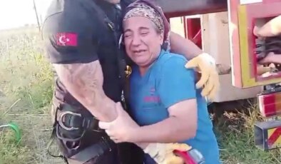 Adana’da kuyuya düşen inek itfaiye tarafından kurtarıldı