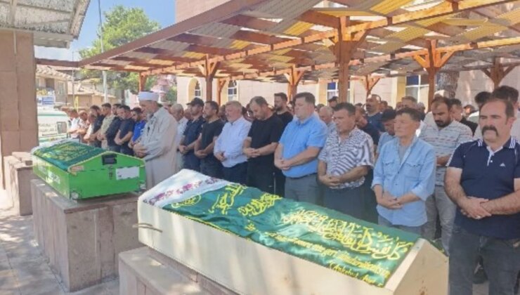 Günün en acı karesi: Anne-kız yan yana toprağa verildi