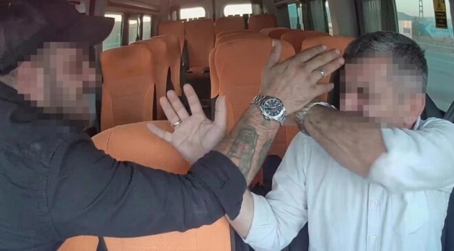 Minibüs sürücüsüne dehşeti yaşattılar! Güpegündüz eşkıyalık