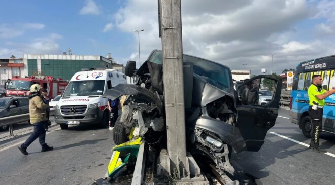 Yaz Kuran kursu öğrencilerini taşıyan araç direğe tosladı, 5’i ağır 13 çocuk yaralandı