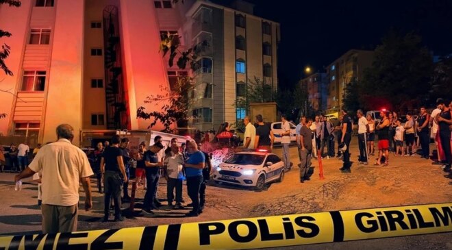 Temel kazısı faciaya davetiye çıkardı: 5 katlı bina boşaltıldı