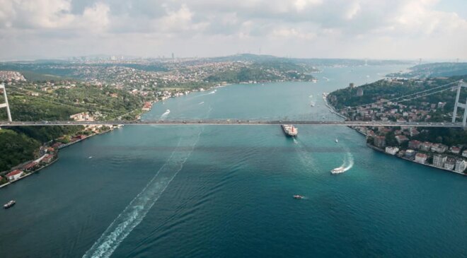İstanbul’da yoğun sis: Boğaz hattı trafiğe kapatıldı