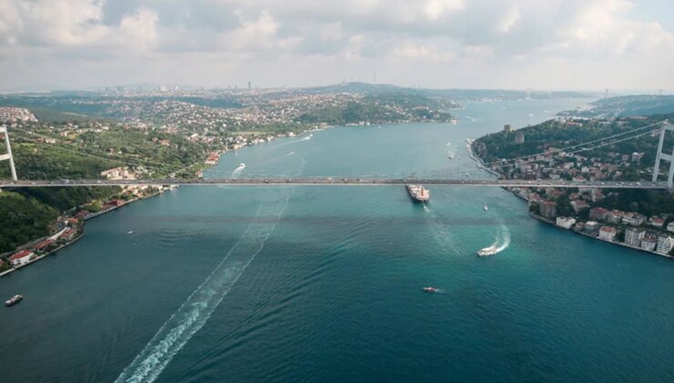 İstanbul’da yoğun sis: Boğaz hattı trafiğe kapatıldı