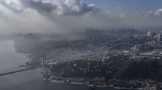 İstanbul’da cuma sürprizi! Sıcaklık sert düşecek, sağanak başlayacak