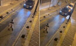 İstanbul’da ilginç görüntü! Yolun ortasına yatıp telefonuyla oynadı