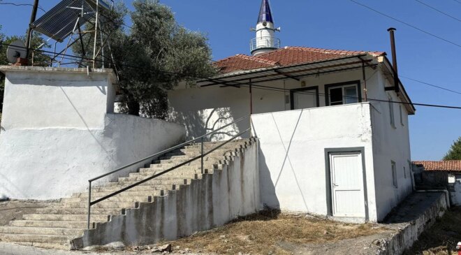 Menteşe’de istifa eden imamın “çöp evi” belediye tarafından temizlendi