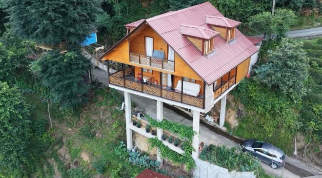 Karadeniz’in pratik zekası yine şaşırttı: Yolun 7.5 metre üstüne dev villa yaptı