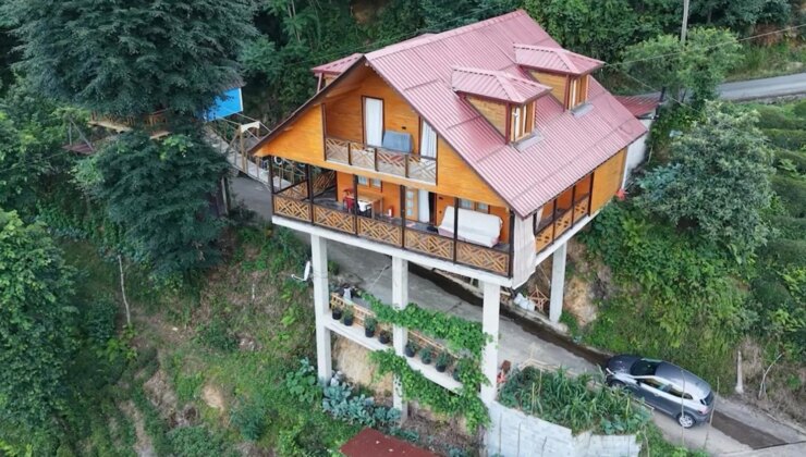 Karadeniz’in pratik zekası yine şaşırttı: Yolun 7.5 metre üstüne dev villa yaptı