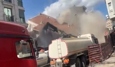 Zeytinburnu’nda kepçenin darbesi binanın yıkılmasına yetti