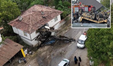 Kontrolden çıkan çekici motosiklete, savrulan iş makinesi eve çarptı: 2 ölü