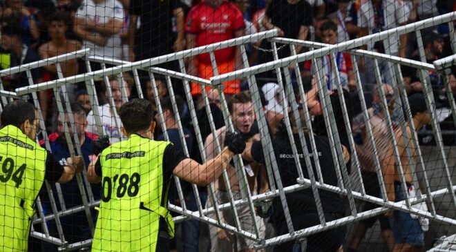 Maç sonunda çıkan olaylardan TRT de nasibini aldı