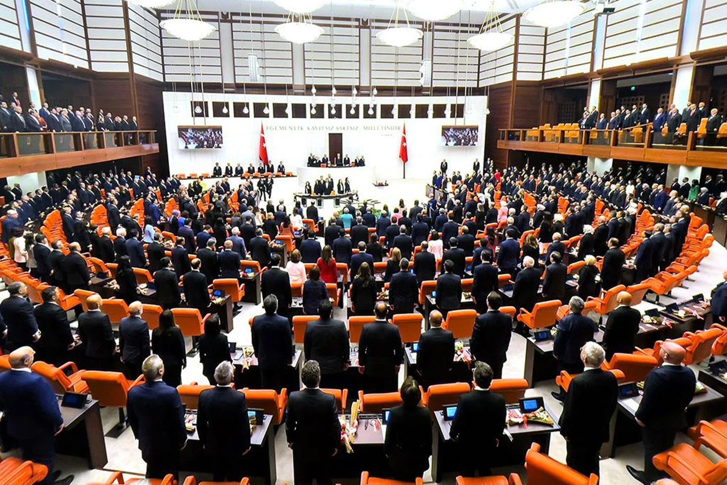 mecliste dengeler degisti bir parti yeniden grup kurdu 20145903 59