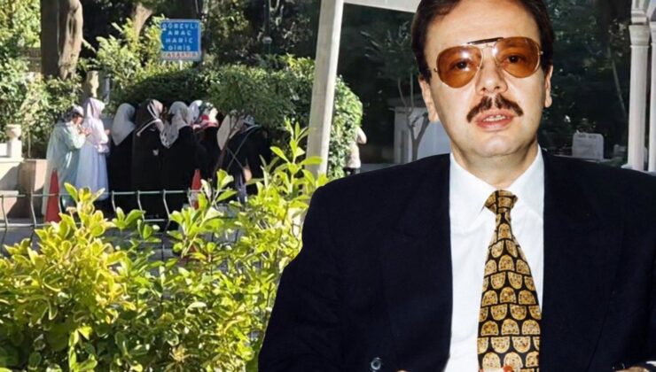 Arif Ahmet Denizolgun’un mezarının açılacağını duyan cemaat mensupları Karacaahmet Mezarlığı’nda toplandı