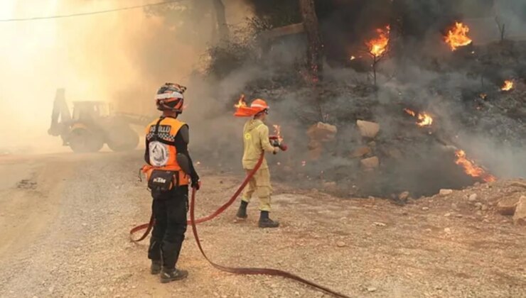 Alevler mahallelere dayanmıştı! Muğla ve Antalya’yı kavuran yangında son durum