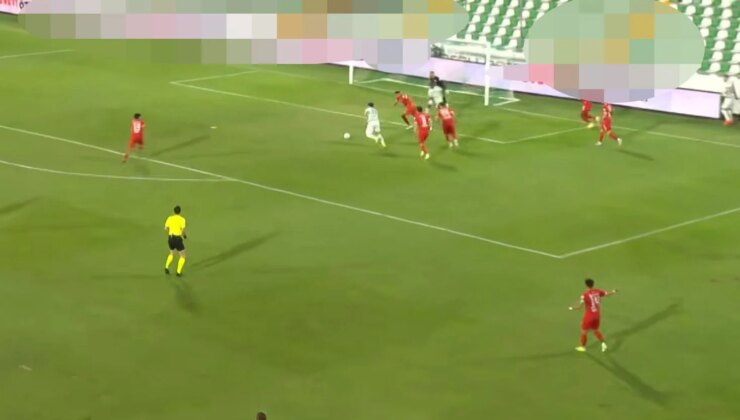 Muğlaspor-Boluspor maçındaki reklam panolarını görenler inanamadı
