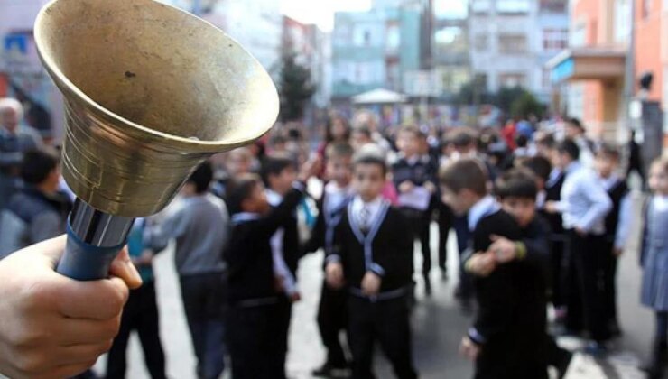 Okul kıyafetlerinde yeni dönem! Arma zorunluluğu geri getirildi