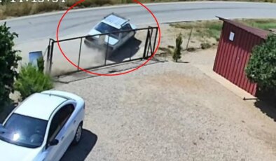 Otomobilin takla attığı anlar kamerada: Aynı aileden 2 kişi yaralandı, 3 çocuk kurtuldu