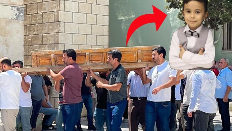 Üzerine kale direği devrilen minik çocuk hayatını kaybetti