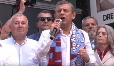 Özgür Özel’den siyaset tarihine geçecek bir gaf daha!