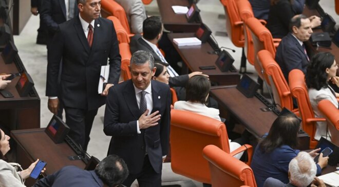 Özgür Özel’le aynı fikirde değiller! Yeni Parti’de büyük fire