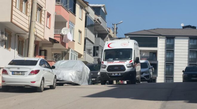Sabah uyandığında eşini, yüzü kanlar içinde yerde buldu