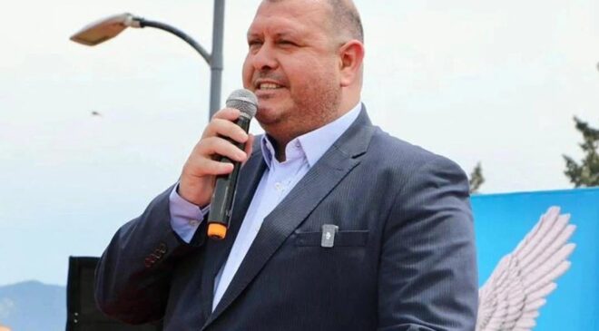 Sevgilisi ile müstehcen mesajları ortaya çıkan İlkay Çiçek CHP’den istifa etti
