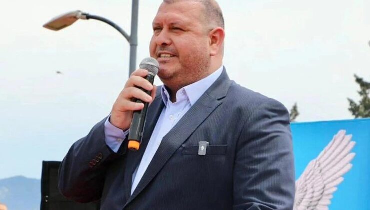 Sevgilisi ile müstehcen mesajları ortaya çıkan İlkay Çiçek CHP’den istifa etti
