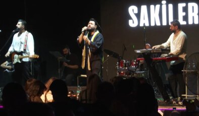 Sakiler hayranlarını üzen haber! Yıllardır birlikteydiler, yollar ayrıldı