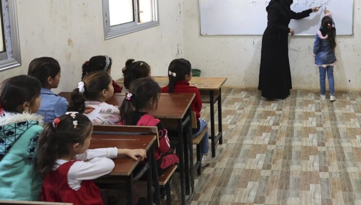 Suriye’de ilkler peş peşe geliyor: Kürtçe, seçmeli ders olacak