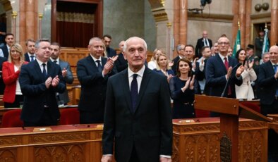 Orban’ın tasfiye ettiği isim geri döndü: Macaristan’da yeni Cumhurbaşkanı Andras Baka oldu