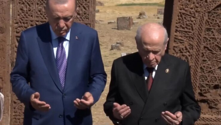 Cumhurbaşkanı Erdoğan ve Devlet Bahçeli, Ahlat Selçuklu Kabristanı’nı ziyaret etti