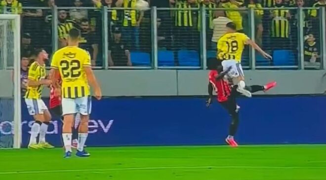 Trio’dan Fenerbahçe’nin penaltı beklediği pozisyonlar için olay yorum