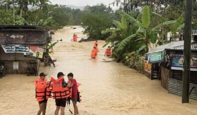 Filipinler’de tropik fırtına ve muson yağmurları yüzünden 23 kişi can verdi