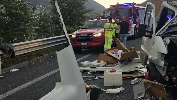 İtalya’da turistleri taşıyan otobüsün karıştığı zincirleme kazada 6 kişi ölü, 34 kişi yaralandı