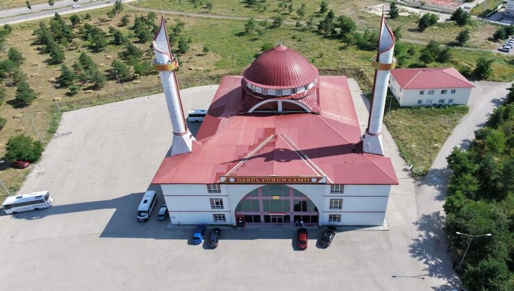 Üniversite kampüsündeki camide ilginç detay: Ziyaretçilerini hayran bıraktırıyor
