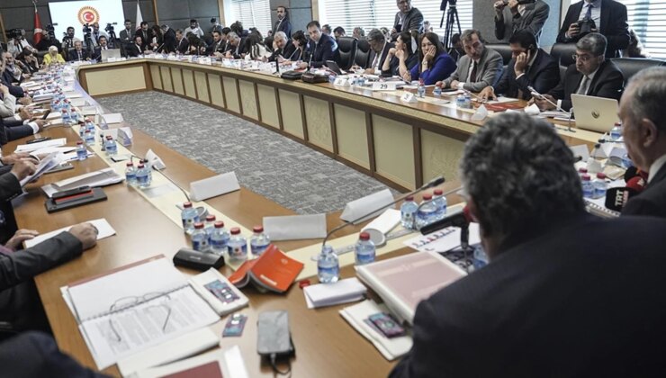 Çerçeve yasa çatlağı! 3 milletvekili “hayır” diyeceğini açıkladı, Özel acil toplantı çağrısı yaptı