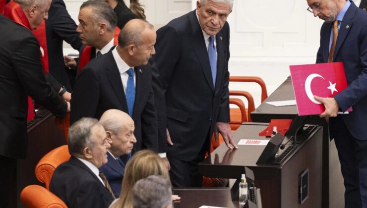 Bahçeli ile Dervişoğlu arasında soğuk rüzgarlar: Yan yana oturup tokalaşmadılar