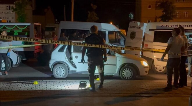 Yol kenarındaki otomobilde bir kadın ölü, bir kişi ağır yaralı halde bulundu