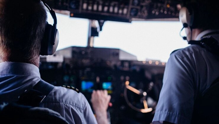 153 yolculu uçakta felaketin eşiğinden dönüldü! Pilotların ikisi de uyuyakaldı
