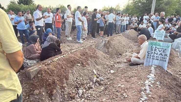 Diyarbakır’da yürek yakan manzara: 5 kardeş ve 2 yeğen yan yana toprağa verildi