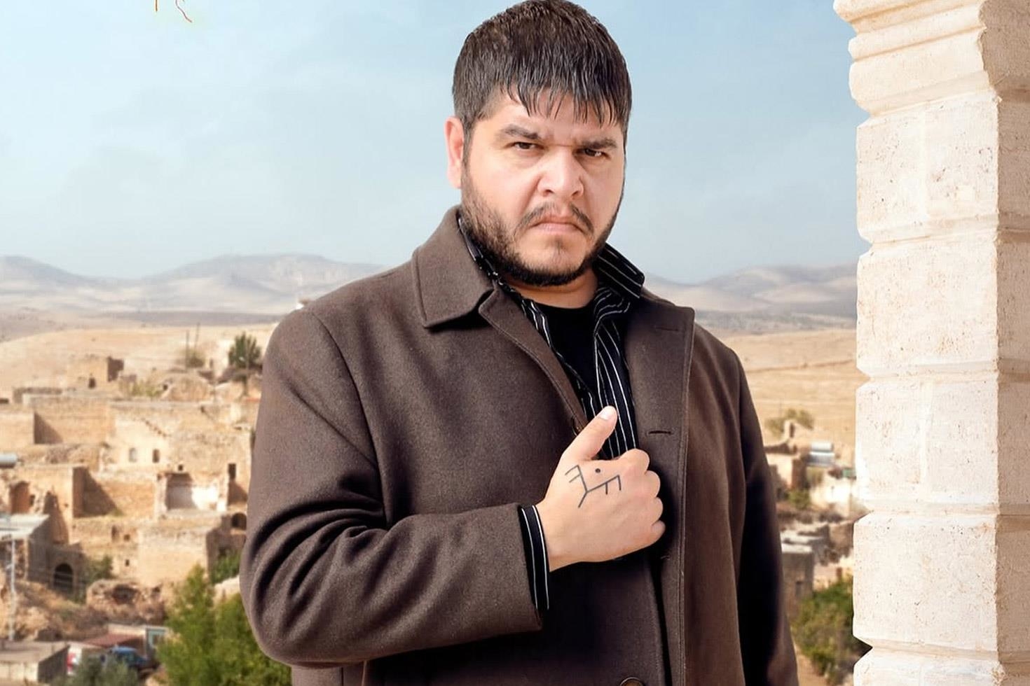 yuzugu takti uzak sehirin kadirinin sir gibi sakladigi sevgilisi 20152335 43