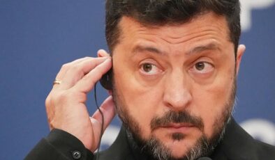 Ukrayna’da yolsuzluk operasyonu: Zelenskiy’nin üst düzey yetkilisinin ofisi arandı